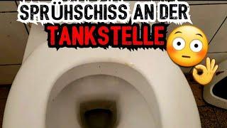 Unsaubere Toilette an einer Autobahn Tankstelle Düsseldorf - Ein Traum in Kot wird wahr •