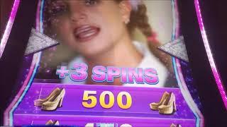 Michael Jackson vs. Britney Spears Slot Machine Bonuses & Features