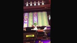 Willy Wonka slot machine Oompa Loompa bonus.