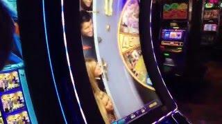 Huge Wins and Bonuses on Friends Slot Machine!