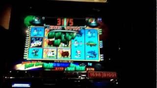 Invaders from the Planet Moolah Slot Line Hits - WMS