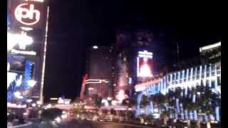 Walking The Las Vegas Strip at NIGHT - XMAS 2012 - Cosmopolitan, Bellagio & Paris