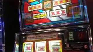 Tricky Dave on OXO.......Lets Look around the Slot Machines with Old Tricky