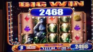 BIG WIN - Queen of the Wild Slot Machine Bonus with Retrigger!