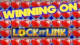 WINNING on Lock it Link Nightlife ! Slot Sharks get a Big Bonus Win !