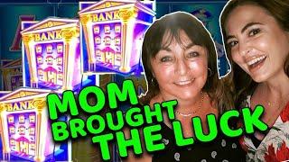 2 AMAZING JACKPOTS on PIGGY BANKIN'! Winning Jackpots in Vegas with my Mom!