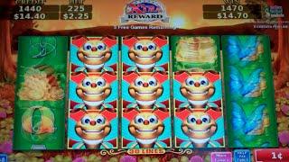 Lucky Honeycomb Slot Machine Bonus - MAX BET - 8 Free Games Win with Random Wilds (#2)