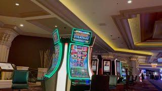 Las Vegas Casino Tours: Mandalay Bay Slot Machines, tables, and restaurants