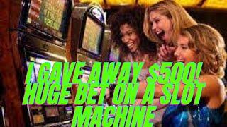 ⋆ Slots ⋆I  Gave away $500 to the Slot Player next to me! Betting HUGE, Winning HUGE. KARMA!