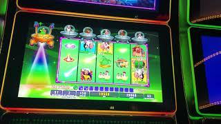 I caught the UNICOW!! Invaders Return Slot Machine New York Casino Las Vegas