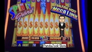 Spin it Grand and Mega Link were HOT⋆ Slots ⋆at the Fremont