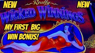 WOW! Really Wicked Winnings Bonus Re-triggers for BIG WIN!