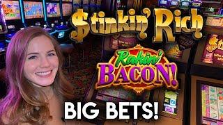 High Limit Action! Stinkin Rich and Rakin Bacon Slot Machines!