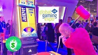 #G2E2017 Aruze - Jackpot Hammer, and Fortune Floats games