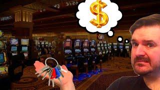 What Do You Do When A SLOT ATTENDANT FORGETS THEIR KEYS In Your Slot Machine? Mischief W/ SDGuy1234