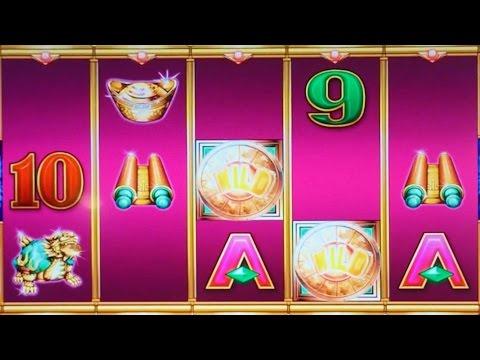 Mr  Butterfingers plays a slot machine a 2nd time in Vegas