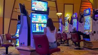 MOHEGAN SUN CASINO: Slot machine tour of the Casio of the Sky