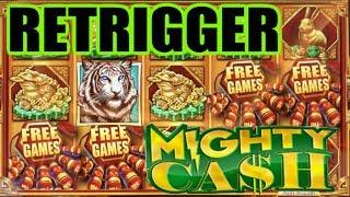 MIGHTY CASH BONUS RETRIGGER !!!! DID THE DRAGON SCARE AWAY THE TIGER ???  WHAT THE.......